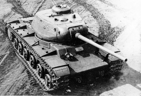 Танк КВ-85 - советский тяжелый танк периода Великой Отечественной войны. Архив Центрального музея Вооруженных Сил СССР