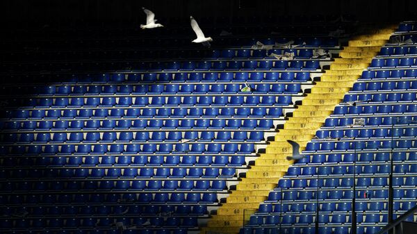 Пустые трибуны Олимпийского стадиона в Риме во время матча чемпионата Италии по футболу между Лацио и Болоньей