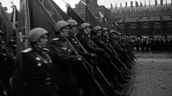 Знаменосцы полка одного из фронтов на Параде Победы на Красной площади 24 июня 1945 года