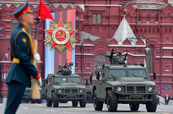 Бронеавтомобили Тигр-М на военном параде, посвящённом 74-й годовщине Победы в Великой Отечественной войне