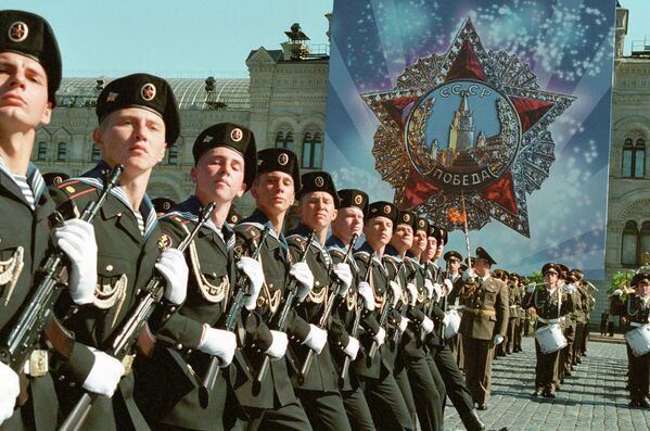 Морская пехота участвует в военном параде на Красной площади, посвященном 57-й годовщине Победы в Великой Отечественной войне 1941-1945 гг.