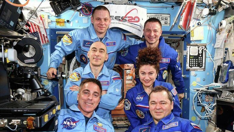 Пересменка на борту Международной космической станции