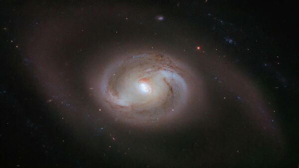 NGC 2273  — спиральная галактика с перемычкой в созвездии Рысь