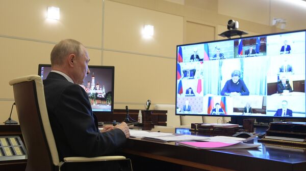 Президент РФ Владимир Путин проводит в режиме видеоконференции совещание с главами регионов по борьбе с распространением коронавируса
