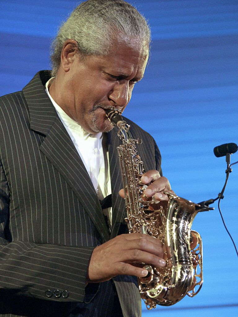 Американский альт-саксофонист Гэри Бартц выступает на Московском международном джазовом фестивале Джаз в саду Эрмитаж