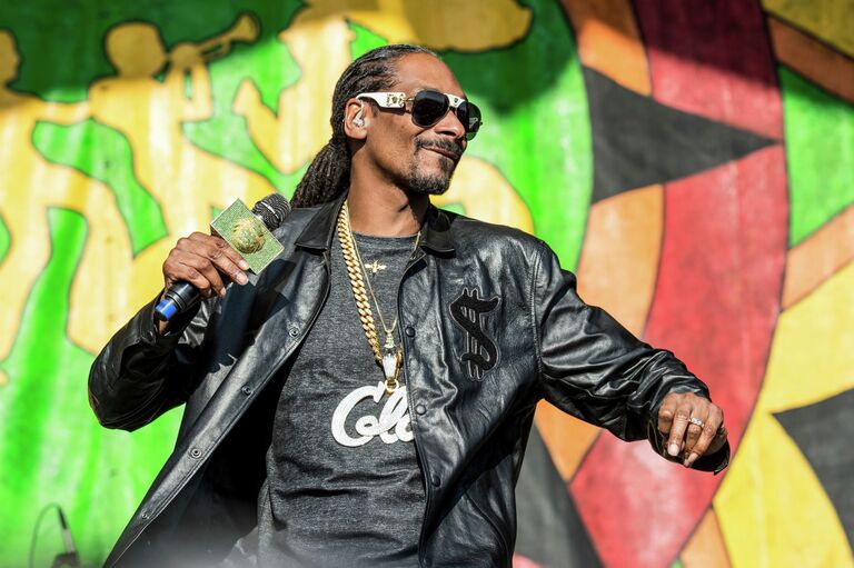 Американский рэпер Snoop Dogg на фестивале джаза и наследия в Новом Орлеане