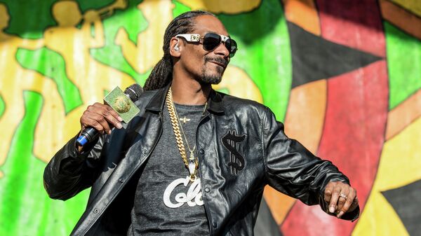 Американский рэпер Snoop Dogg на фестивале джаза и наследия в Новом Орлеане