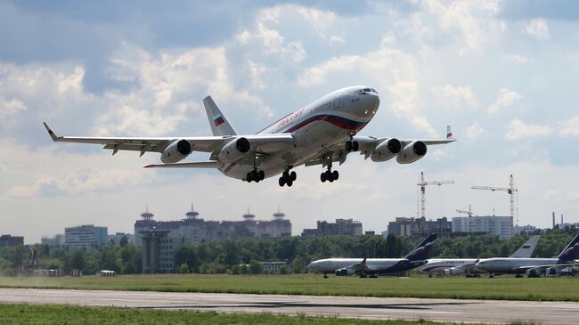 Пассажирский самолет Ил-96, переданный в Специальный летный отряд (СЛО) Россия