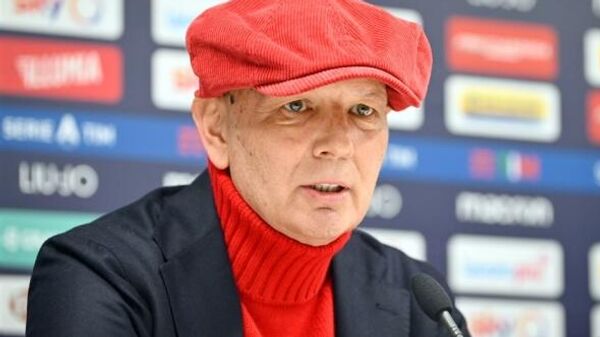 Главный тренер футбольного клуба Болонья Синиша Михайлович на пресс-конференции