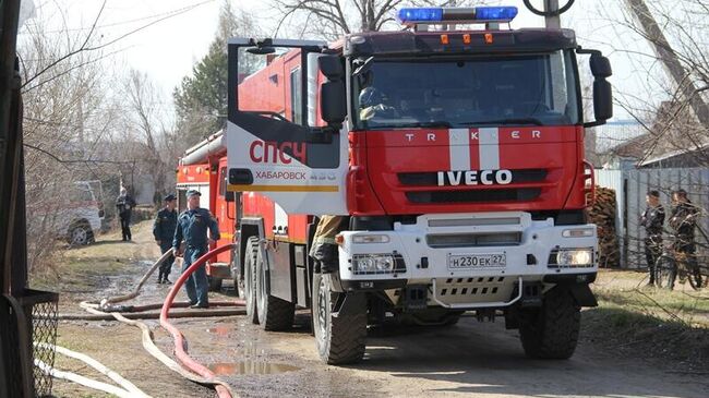 Пожар в ангаре, где производят пластиковую пленку в селе Федоровка Хабаровского края