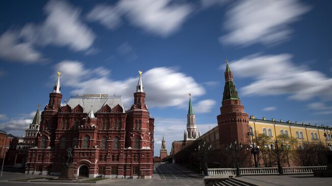 Вид на  Кремль, Исторический музей и памятник маршалу  Жукову на Манежной площади