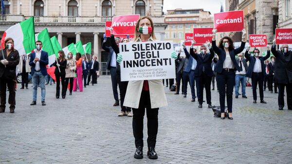 Протест против карантинных мер в Италии 