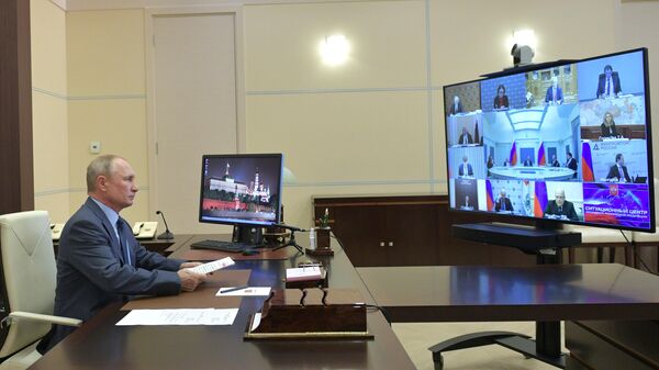 Президент РФ Владимир Путин проводит в режиме видеоконференции совещание по экономическим вопросам