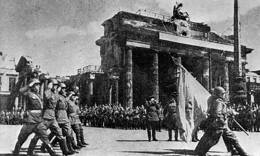 04.05.1945 Парад советских войск в Берлине в День победы в Великой Отечественной войне 1941-1945 годов