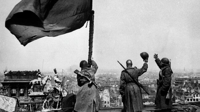 Советское знамя над Рейхстагом