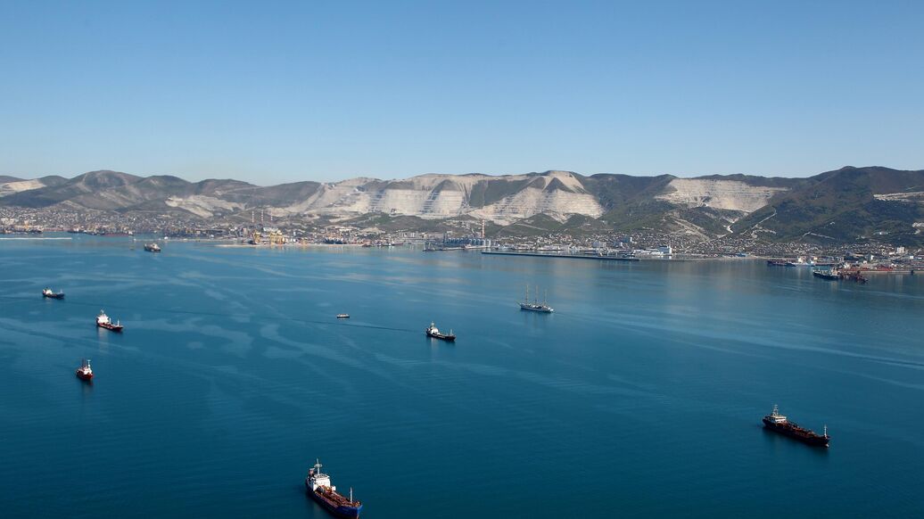 Британия ввела санкции против 30 связанных с Россией судов