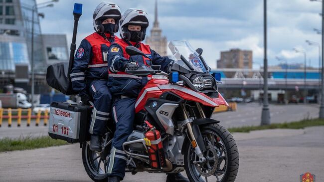 Мотогруппы спасателей во время патрулирования в Москве