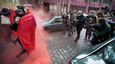 Несогласованная первомайская демонстрация в Берлине, Германия Несогласованная первомайская демонстрация в Берлине, Германия