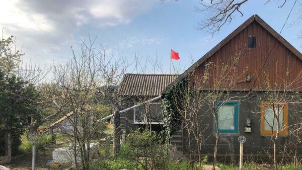В Одесской области мужчина вывесил у себя над домом советский флаг