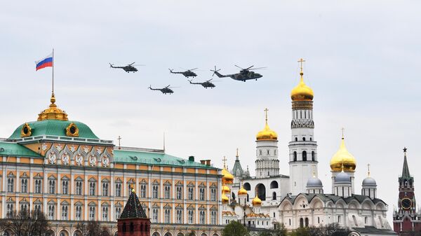 Тяжелые вертолеты Ми-26 на репетиции воздушной части парада Победы в Москве