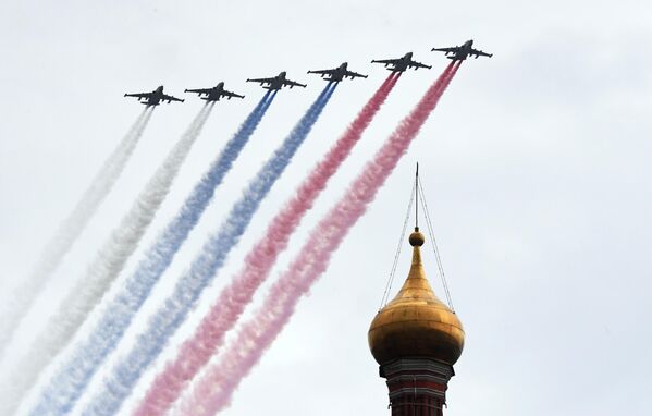 Штурмовики Су-25 на репетиции воздушной части парада Победы в Москве