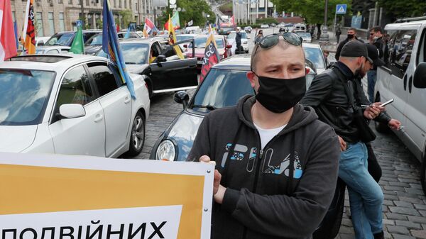 Участники акции протеста с требованием государственной поддержки малого бизнеса и отмены карантина в Киеве