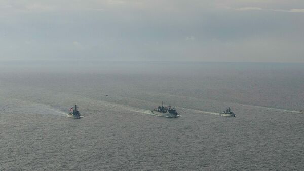 Эсминцы ВМС США Портер, Дональд Кук и Франклин Рузвельт и британский фрегат Кент во время учений в Баренцевом море. 5 мая 2020