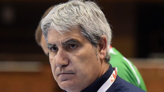 Главный тренер волейбольного клуба Факел Камилло Плачи