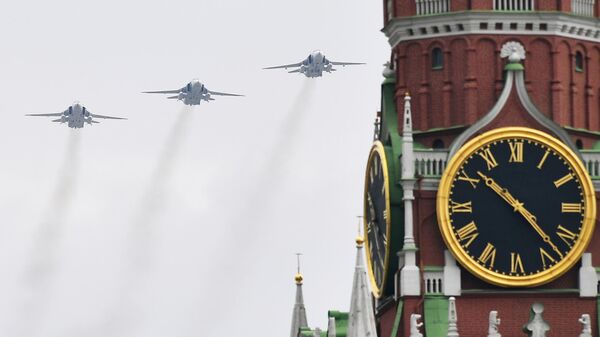 Фронтовые бомбардировщики Су-24 на репетиции воздушного парада Победы в Москве