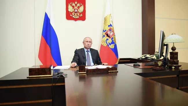 Президент РФ Владимир Путин проводит в режиме видеоконференции совещание по вопросам развития транспорта