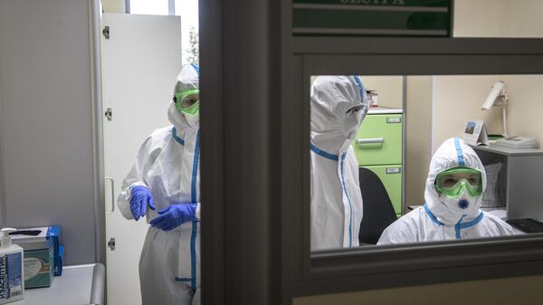 На посту дежурной медсестры в госпитале для зараженных коронавирусной инфекцией COVID-19 ФКЦ ВМТ ФМБА РФ