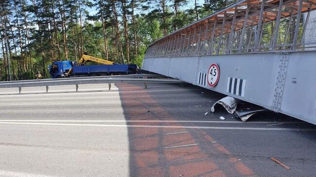 На месте обрушения надземного перехода в Тюменской области