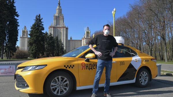 Александр Шишкин - водитель, выполняющий заказы сервиса Яндекс.Такси