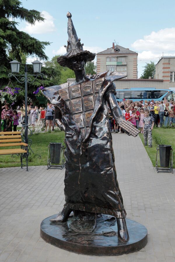 Памятник шоколаду в городе Покров Владимирской области