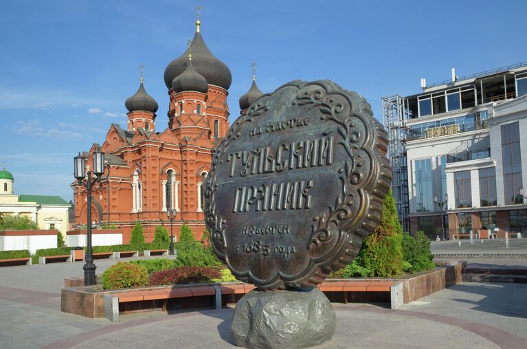 Памятник тульскому прянику в Туле