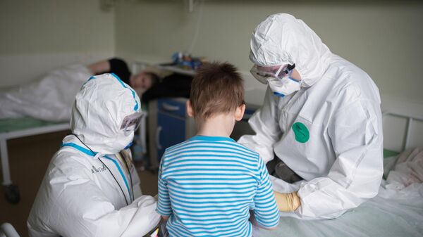 Врачи с пациентом в НМИЦ здоровья детей Минздрава РФ 