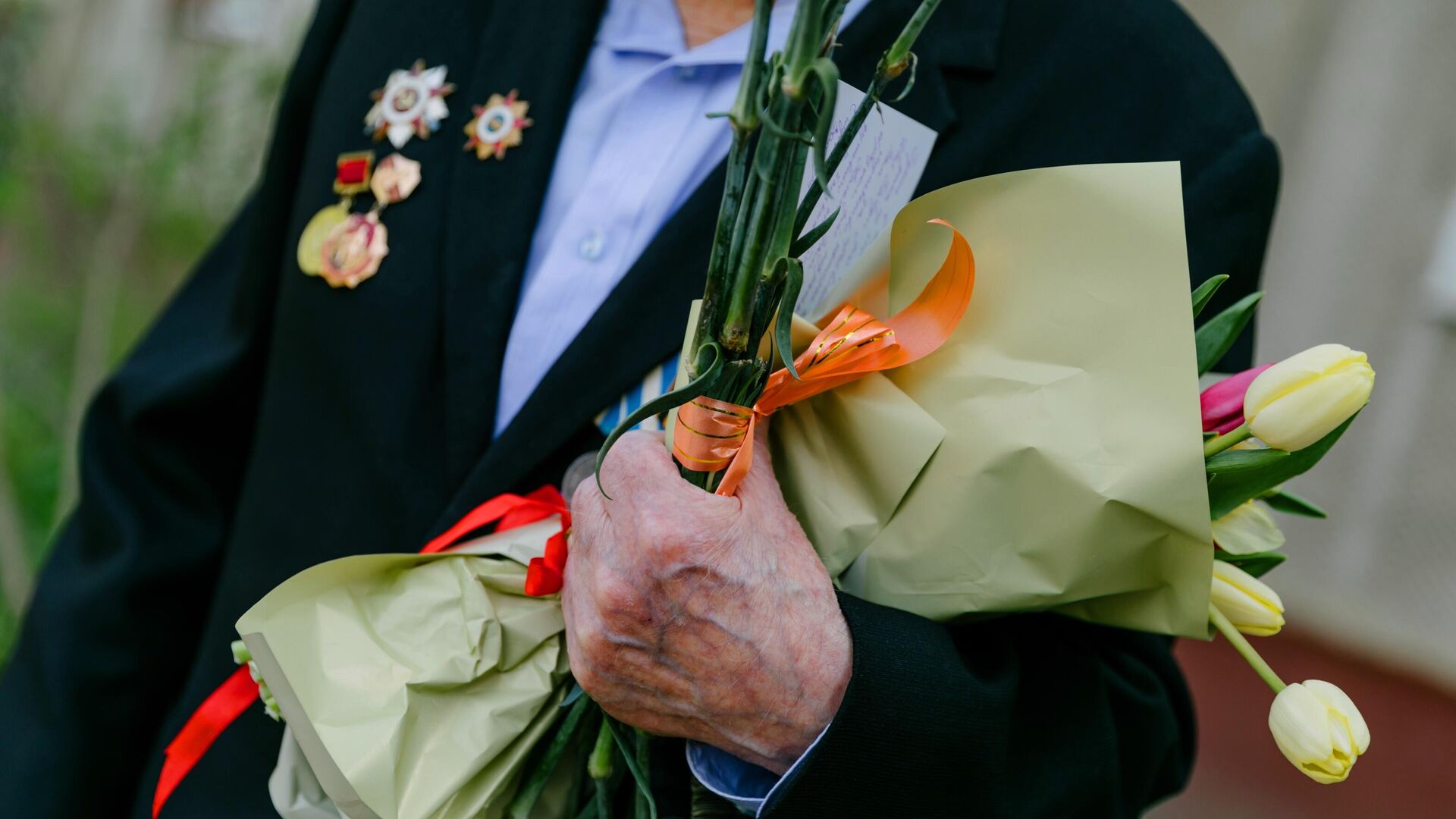 Поздравление ветеранов Великой Отечественной войны с наступающим Днем Победы в Иванове - РИА Новости, 1920, 02.09.2024