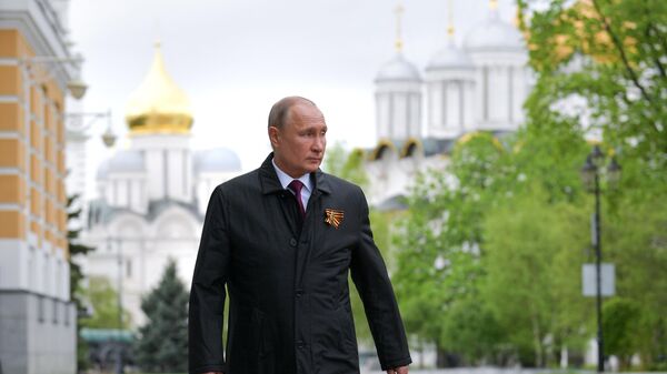 Президент РФ Владимир Путин перед началом воздушного парада, посвященного 75-летию Победы в Великой Отечественной войне