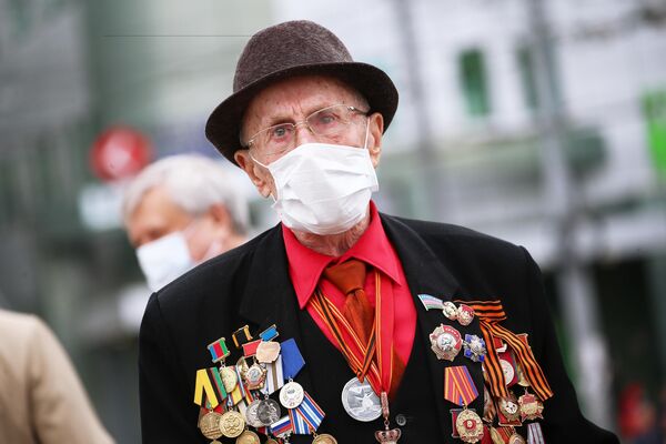 Ветеран Великой Отечественной войны во время празднования Дня Победы в Краснодаре