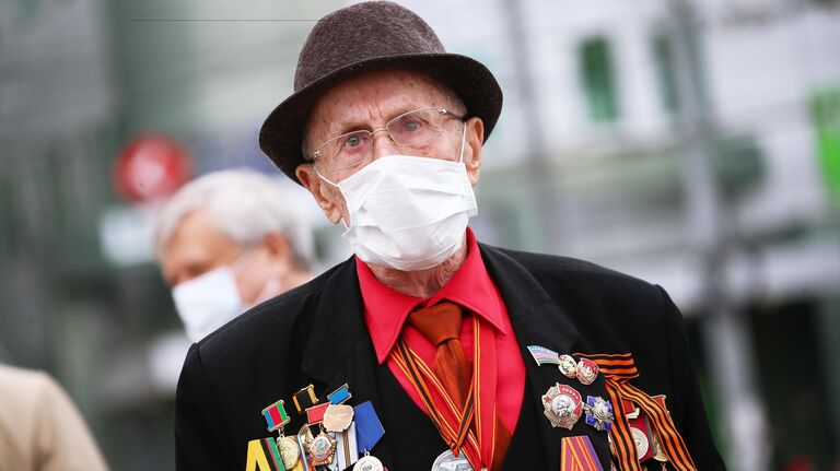 Ветеран Великой Отечественной войны во время празднования Дня Победы в Краснодаре