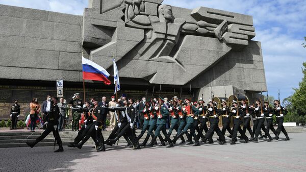 Военнослужащие Черноморского флота ВМФ России во время генеральной репетиции парада Победы в Севастополе
