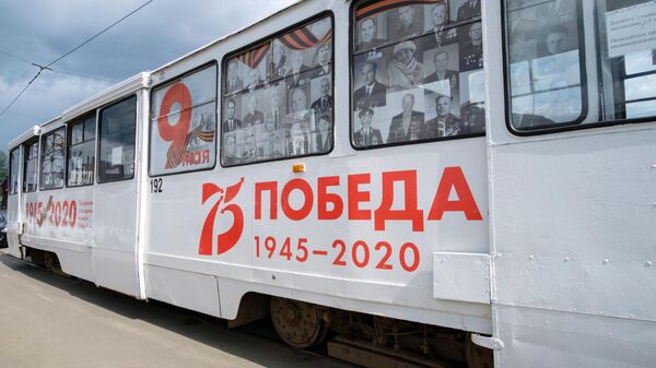 Трамвай Бессмертный полк с фотографиями ветеранов в Иркутске