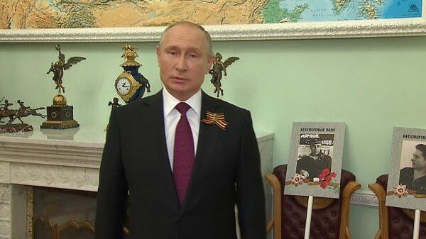 “Наши герои всегда с нами” – Путин обратился к участникам Бессмертного полка