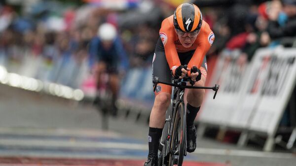 Голландская велогонщица Анна ван дер Брегген