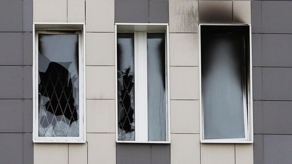 Окна больницы Святого Георгия в Санкт-Петербурге после пожара