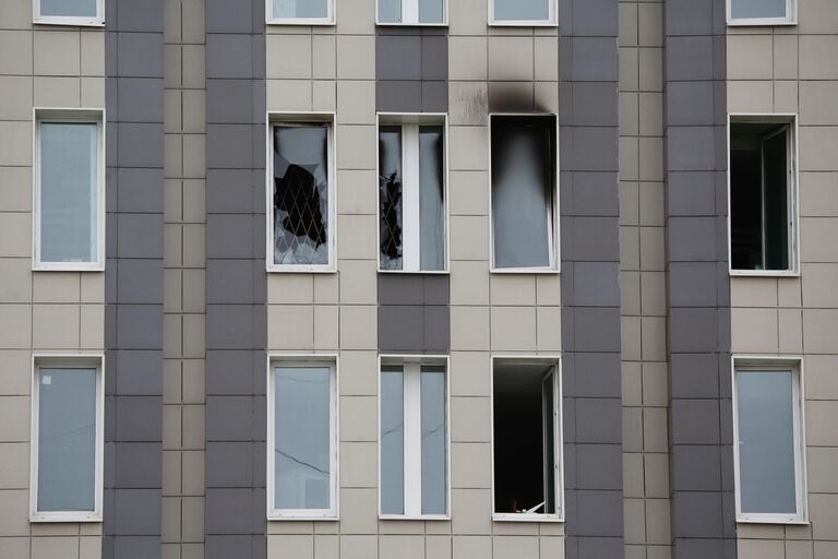 Окна больницы Святого Георгия в Санкт-Петербурге, где в результате пожара погибли 5 человек