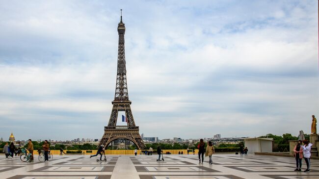 Площадь Трокадеро и Эйфелева башня в Париже