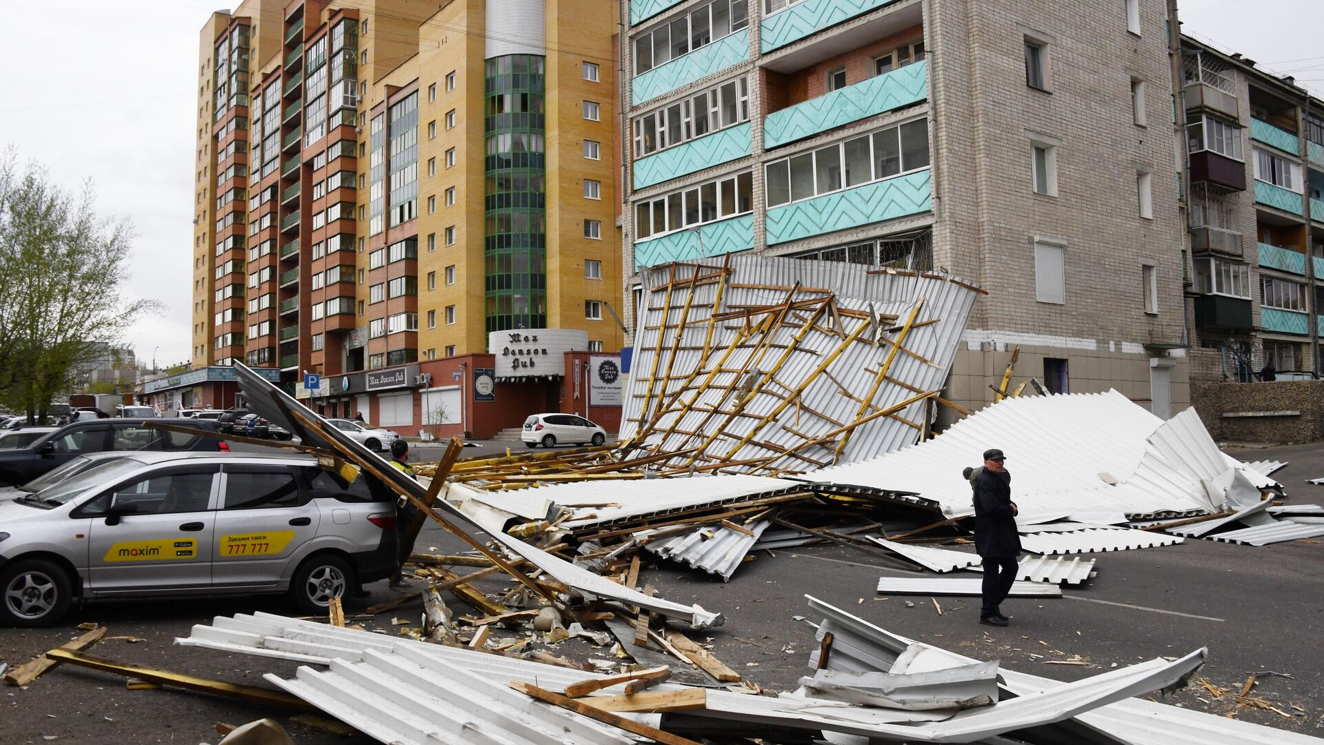 Сегодня был сильный. Ураган Забайкальский край. Разрушения от урагана. Последствия урагана в России. Ураган снес крышу.