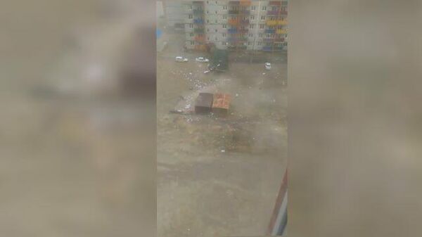 Очевидцы делятся видео урагана в Чите