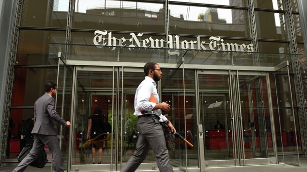 Вход в здание The New York Times в Нью-Йорке